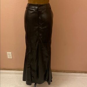 Forever 21 Black Ruched Trumpet Maxi Skirt